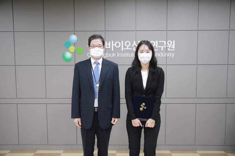 정서희 신규입사자 이택관 원장 기념사진