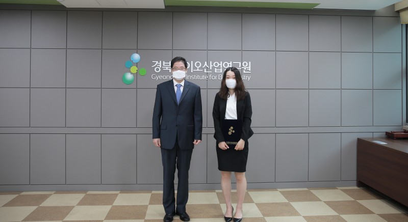 강민규 신규입사자 이택관 원장 기념사진